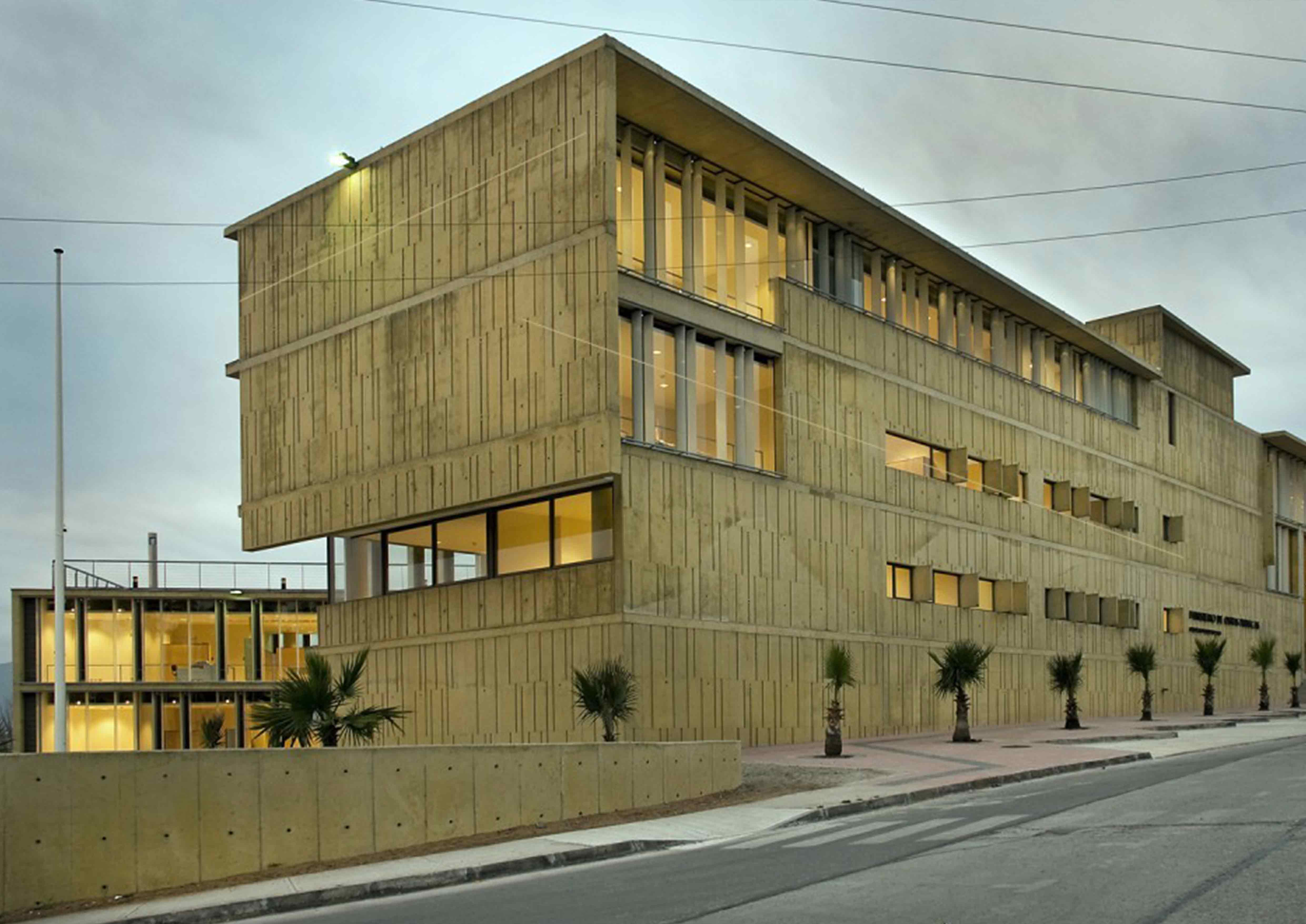 智利拉塞雷纳市政办公中心大楼